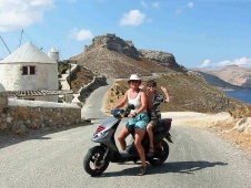 Kjører i åsene i Leros