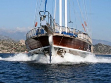 Cruiser i det rolige Egeerhavet