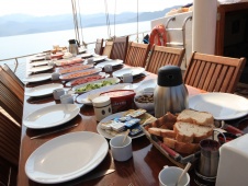 Frokost servert ombord